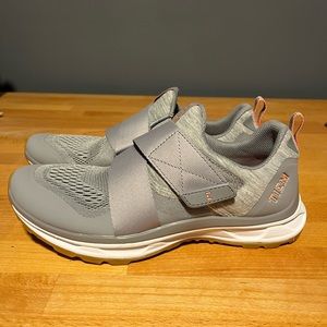 Indoor cycling shoes